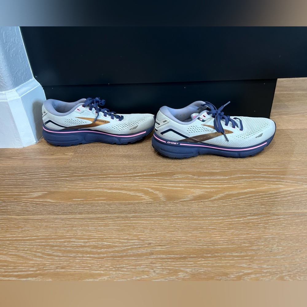 Brooks Ghost 15 women’s size 9